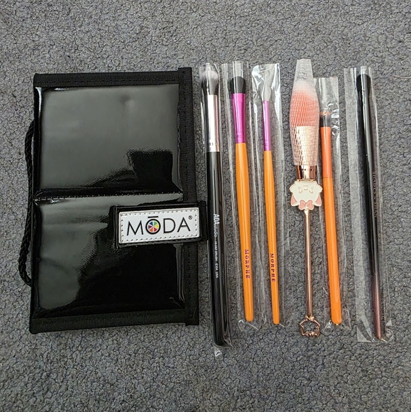 Makeup Brush Bundle - Picture 1 of 3